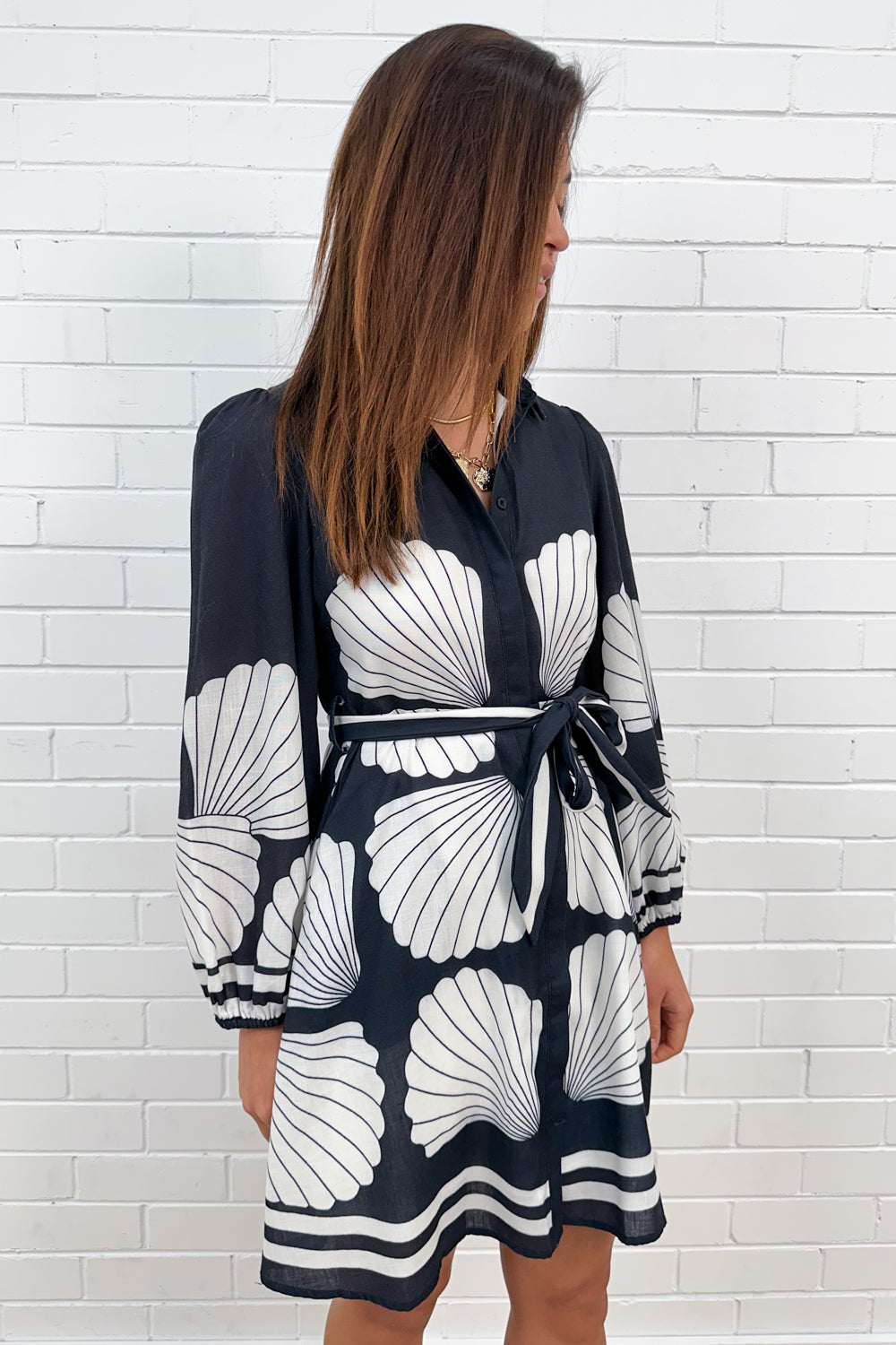 Robe noire imprimé coquillages, taille à nouer, avec poches