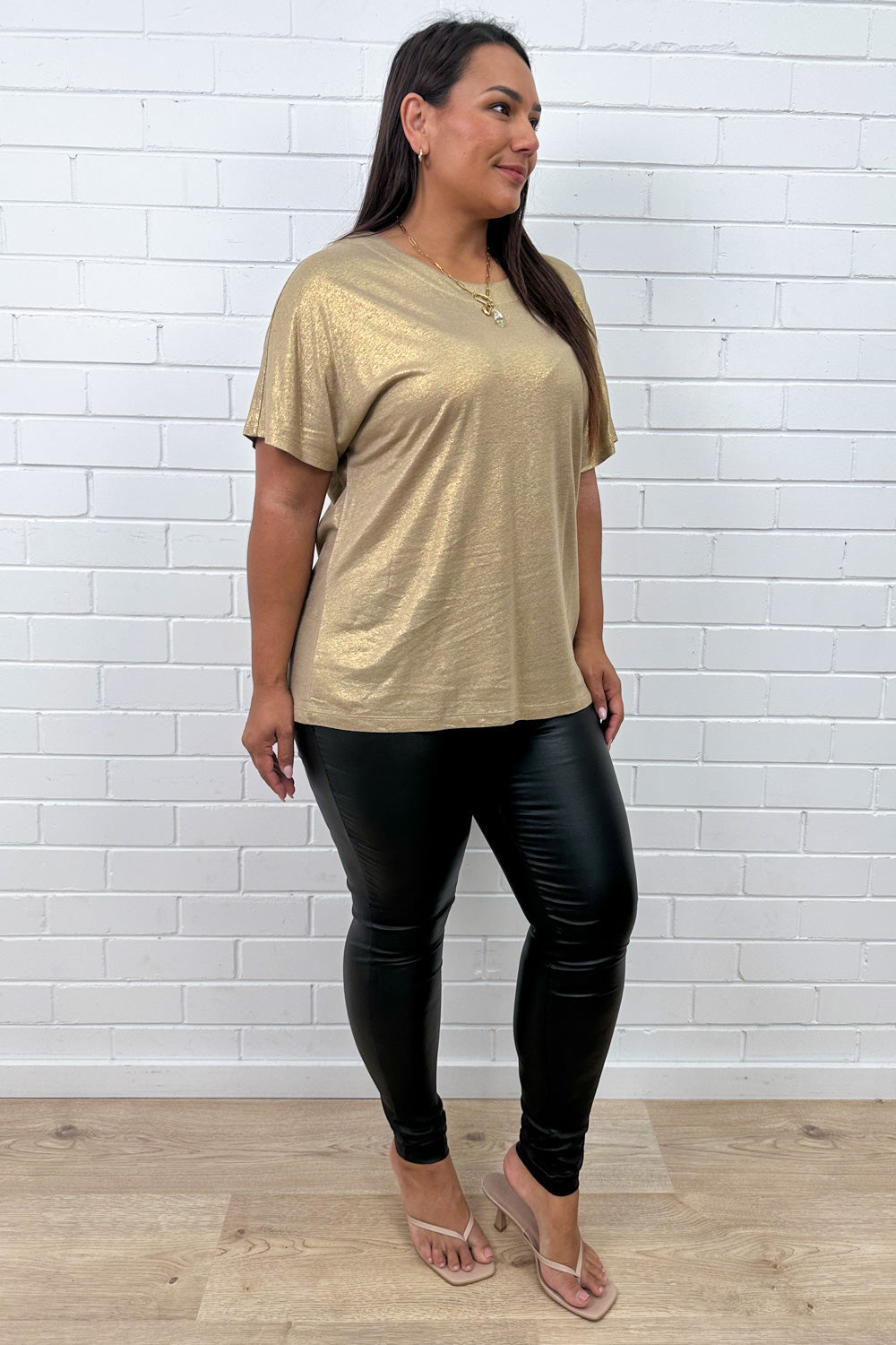 T-shirt en lin à col rond scintillant doré