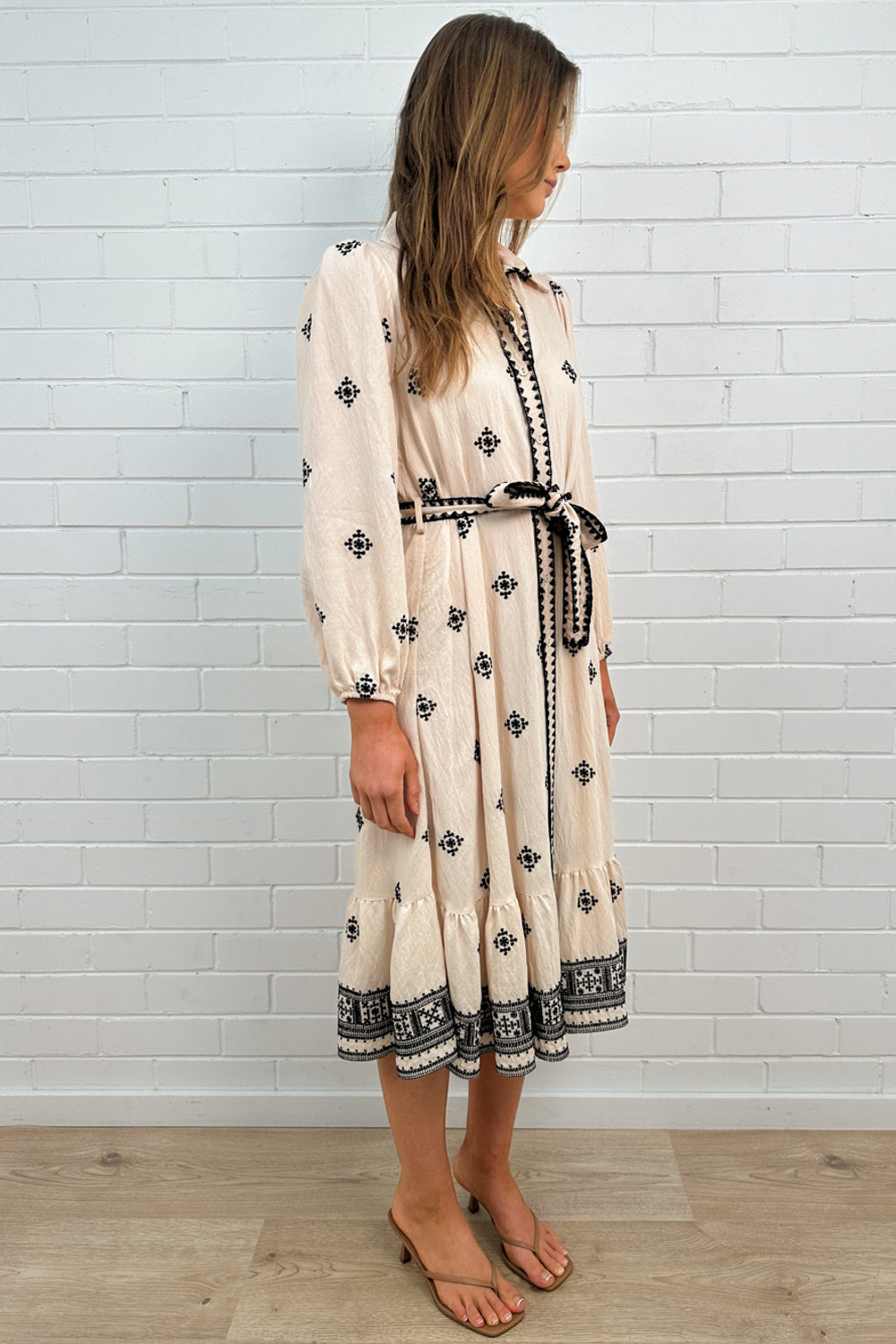 Robe brodée "Sand Print"