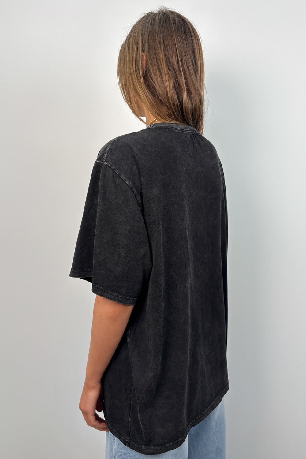 T-shirt surtaillé vintage noir à sequins et coquillages