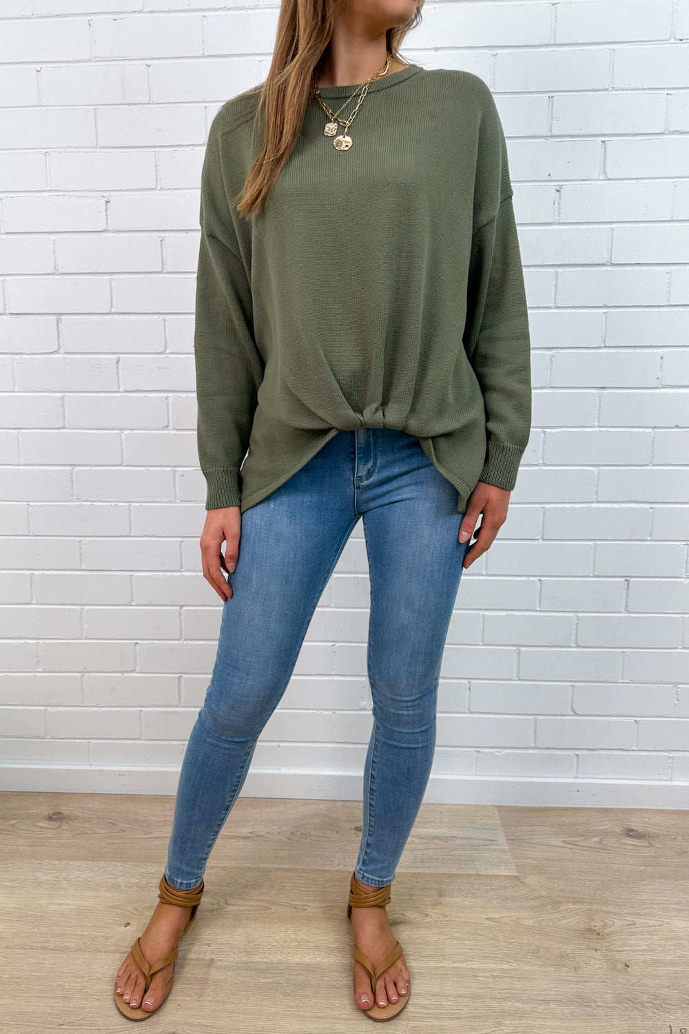 Top en maille kaki avec détail de pli devant