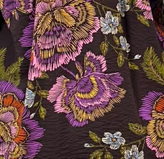 Haut à boutons en tissu et col en V à motif floral chocolat