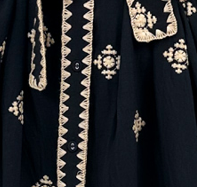 Robe brodée noire